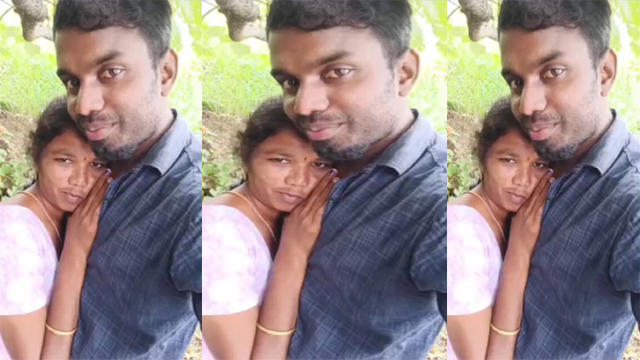 Cheater Tamil Aunty Outdoor Having Fun With Lover