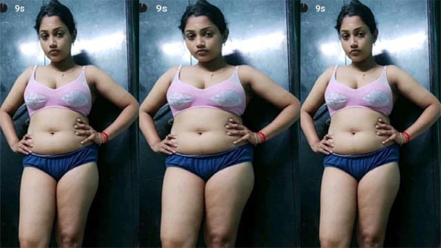 Cheater Tamil Wife Showing & Fucking Leaks