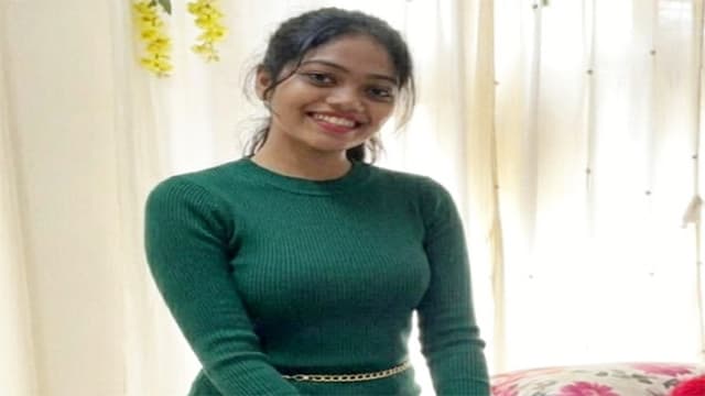 Horny Desi Girl – Stripping BJ Deep Fuck MMS