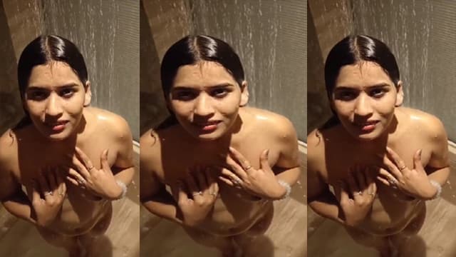 Desi Girlfriend Sucking Dick Bathing Video HD