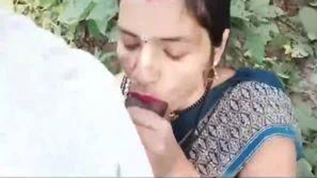 Bhabhi Ki Jungle Me Chudayi House Owner Ke sath