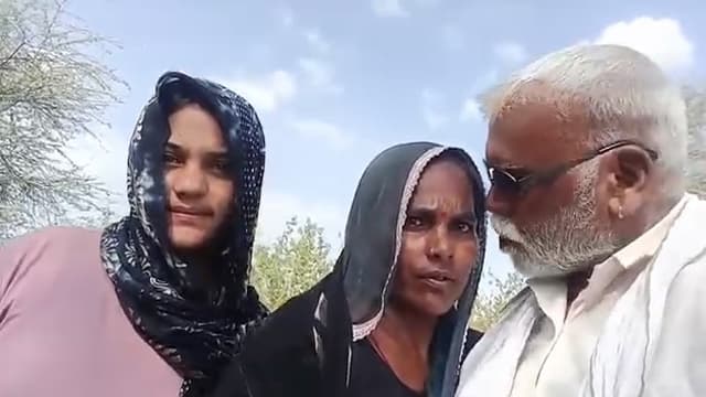 Indian Mature Two Aunty Outdoor Enjoying With Old Man Clip